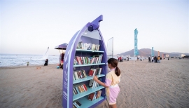 &quot;مكتبة الشارقة الشاطئية&quot; تفتتح محطتها الرابعة في مدينة خورفكان