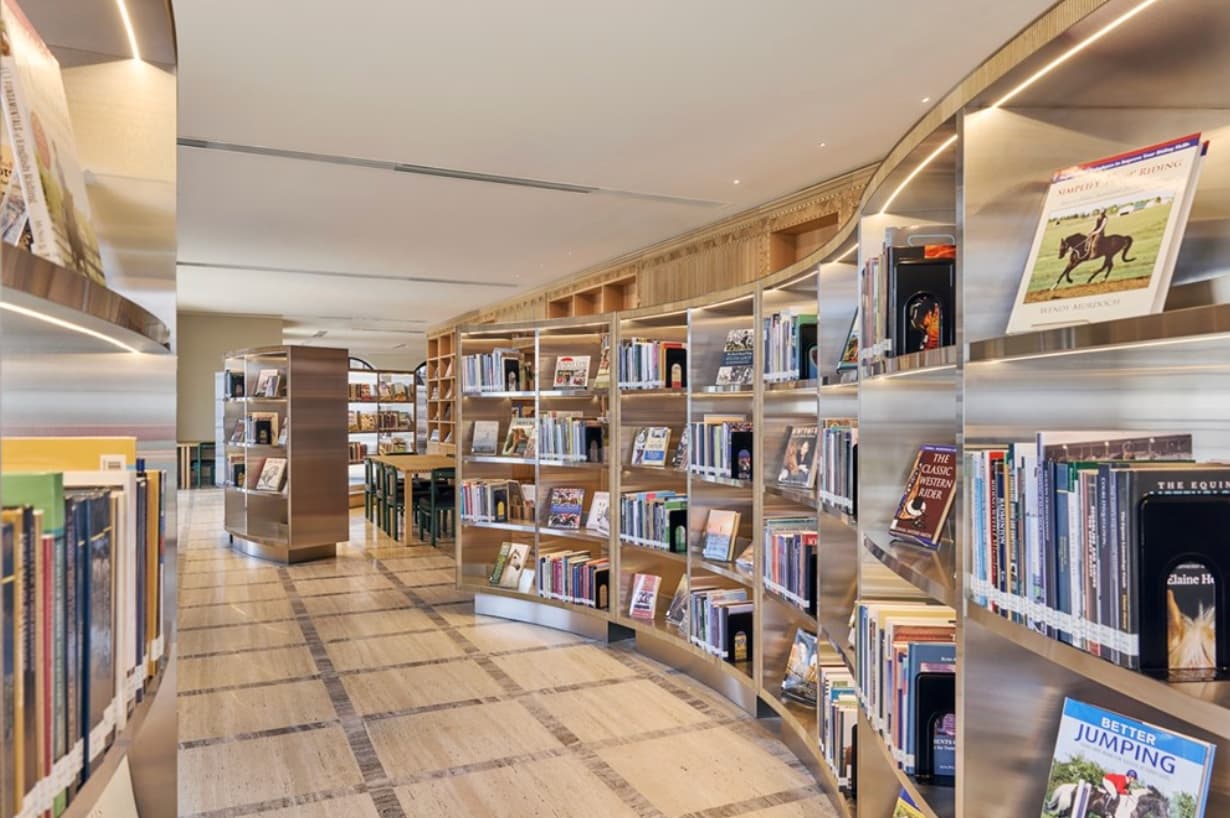 مكتبة "أبوظبي للفنون الفروسية الأميرية" توثق أهمية الخيل في حضارة وثقافة وتاريخ الإمارات