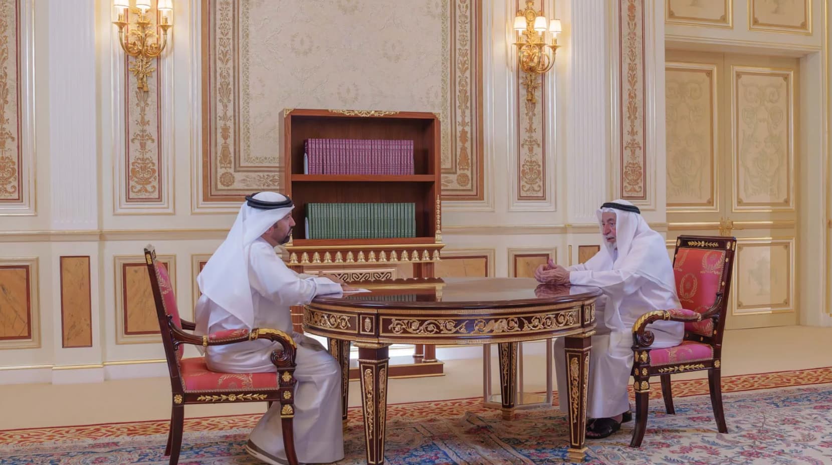 حاكم الشارقة : "مجمع التواريخ" يخدم الباحثين ويجمع كل وثائق المنطقة