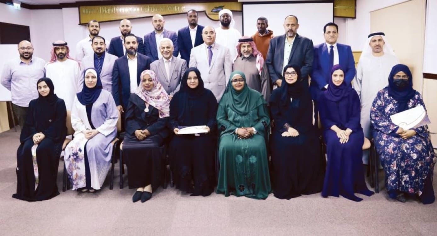 مركز جمعة الماجد يختتم دورة المكتبات والمعلومات