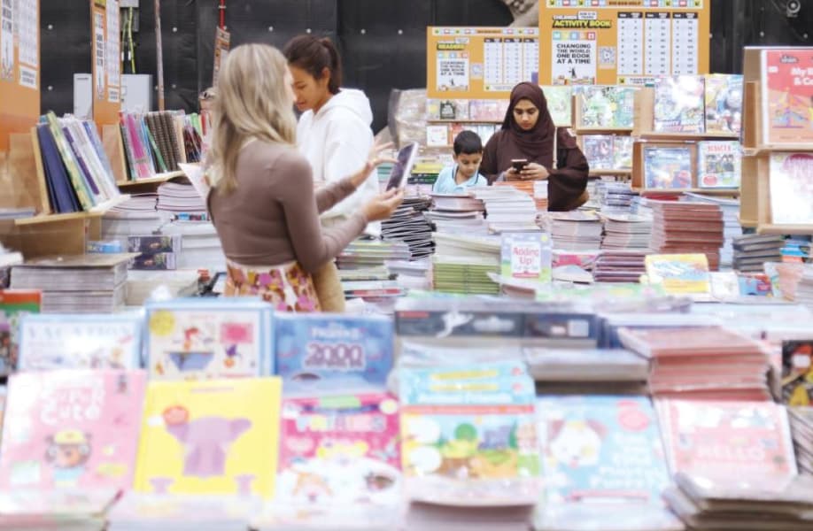 «بيغ باد وولف» في دبي .. مليون كتاب وخصومات 95 %