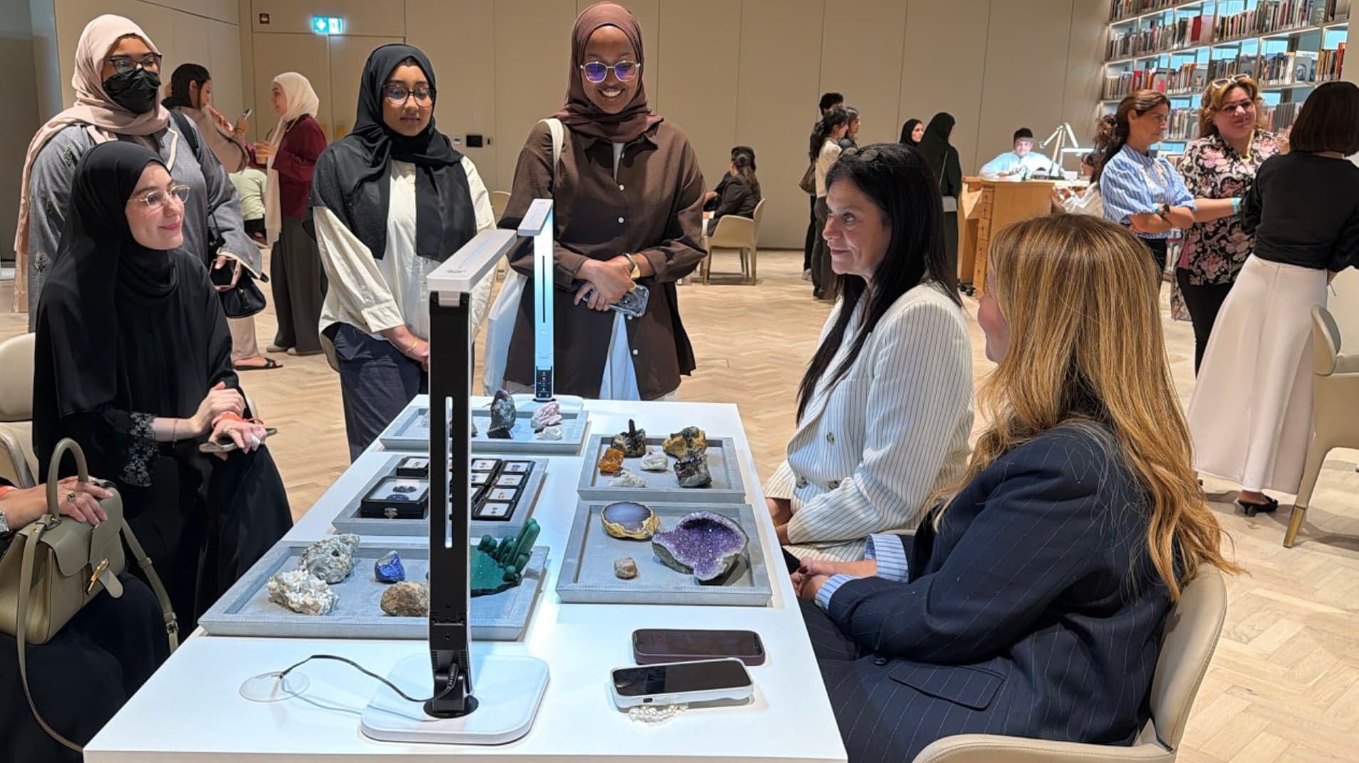 بيت الحكمة يفتتح "ركن مكتبة ليكول" لتعزيز المعرفة بفنون المجوهرات